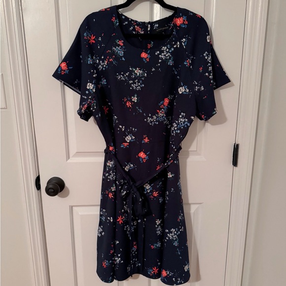 Banana Republic TIE-WAIST FIT-AND-FLARE DRESS - Picture 3 of 6